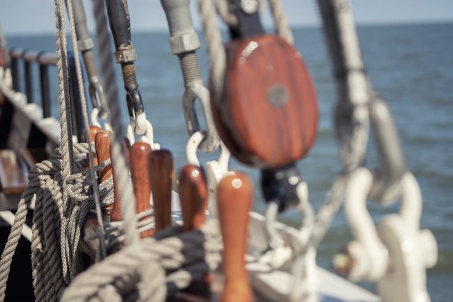 marker wadden, schipsdetail, Brandaris, schip, boot, touwen